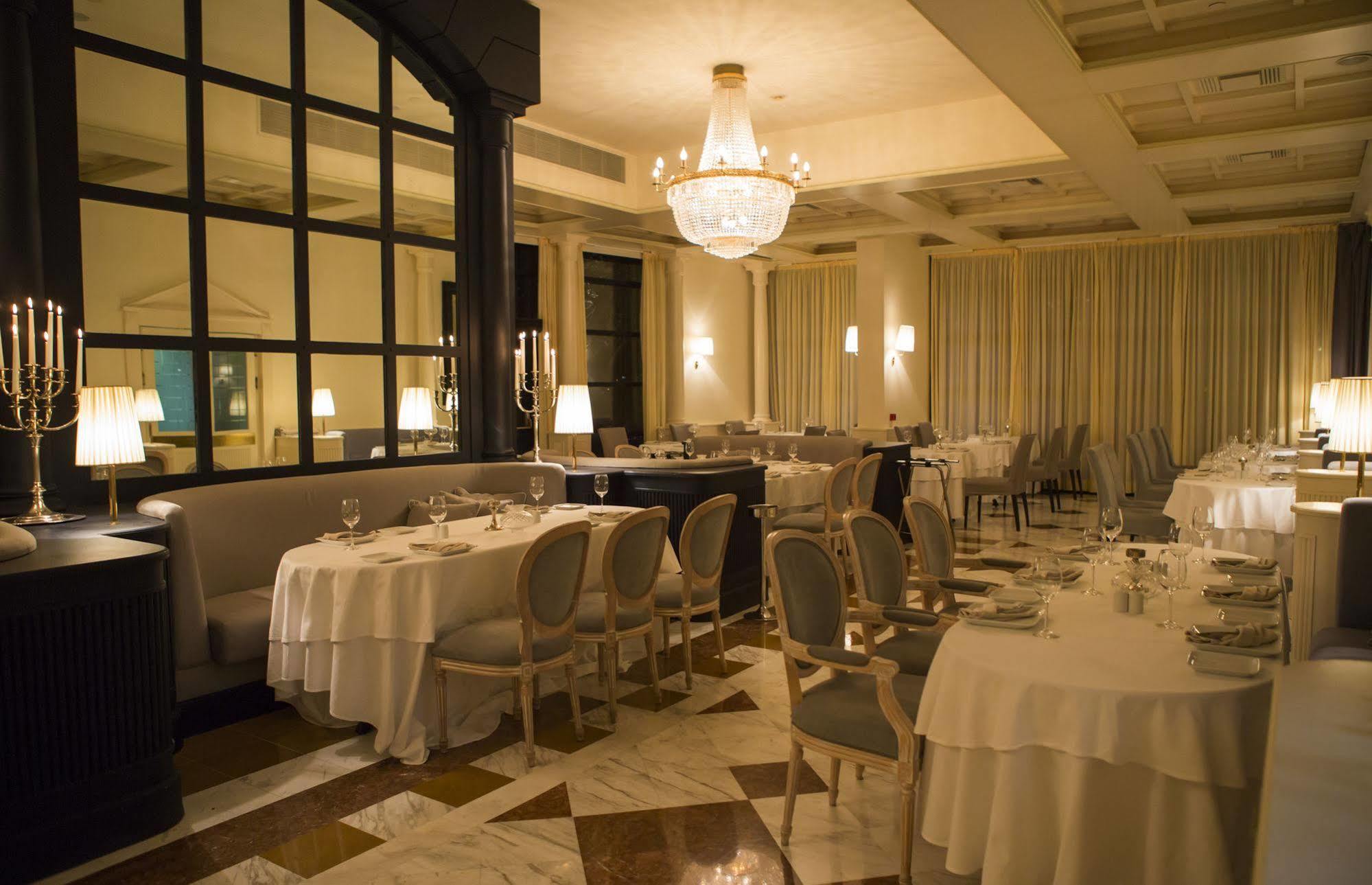 Club Hotel Casino Loutraki Εξωτερικό φωτογραφία The interior of the restaurant
