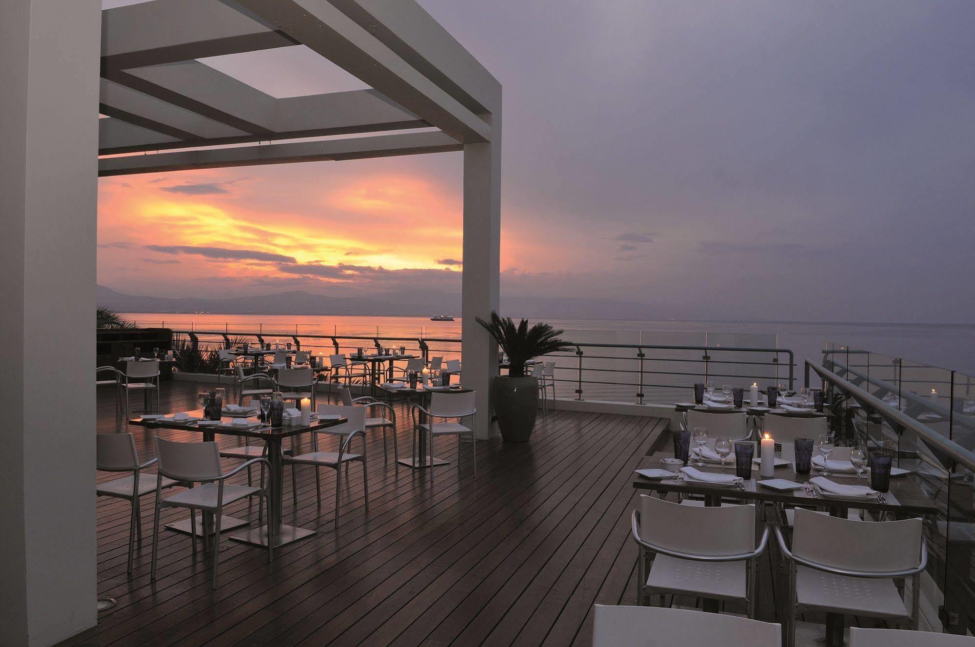 Club Hotel Casino Loutraki Εξωτερικό φωτογραφία Sunset at the Sky Bar