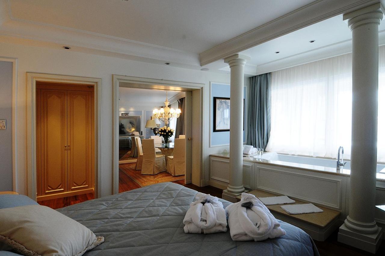 Club Hotel Casino Loutraki Εξωτερικό φωτογραφία A suite at the hotel