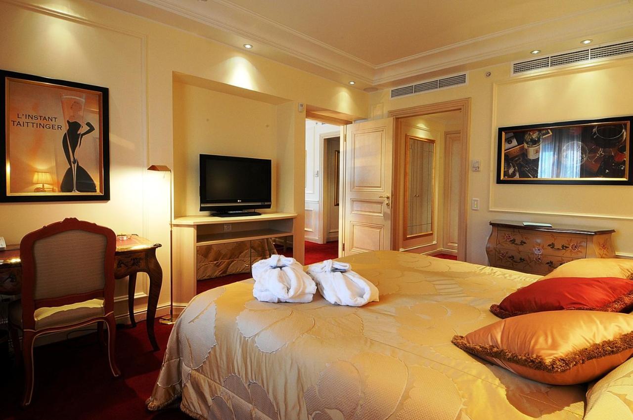 Club Hotel Casino Loutraki Εξωτερικό φωτογραφία A suite at the hotel