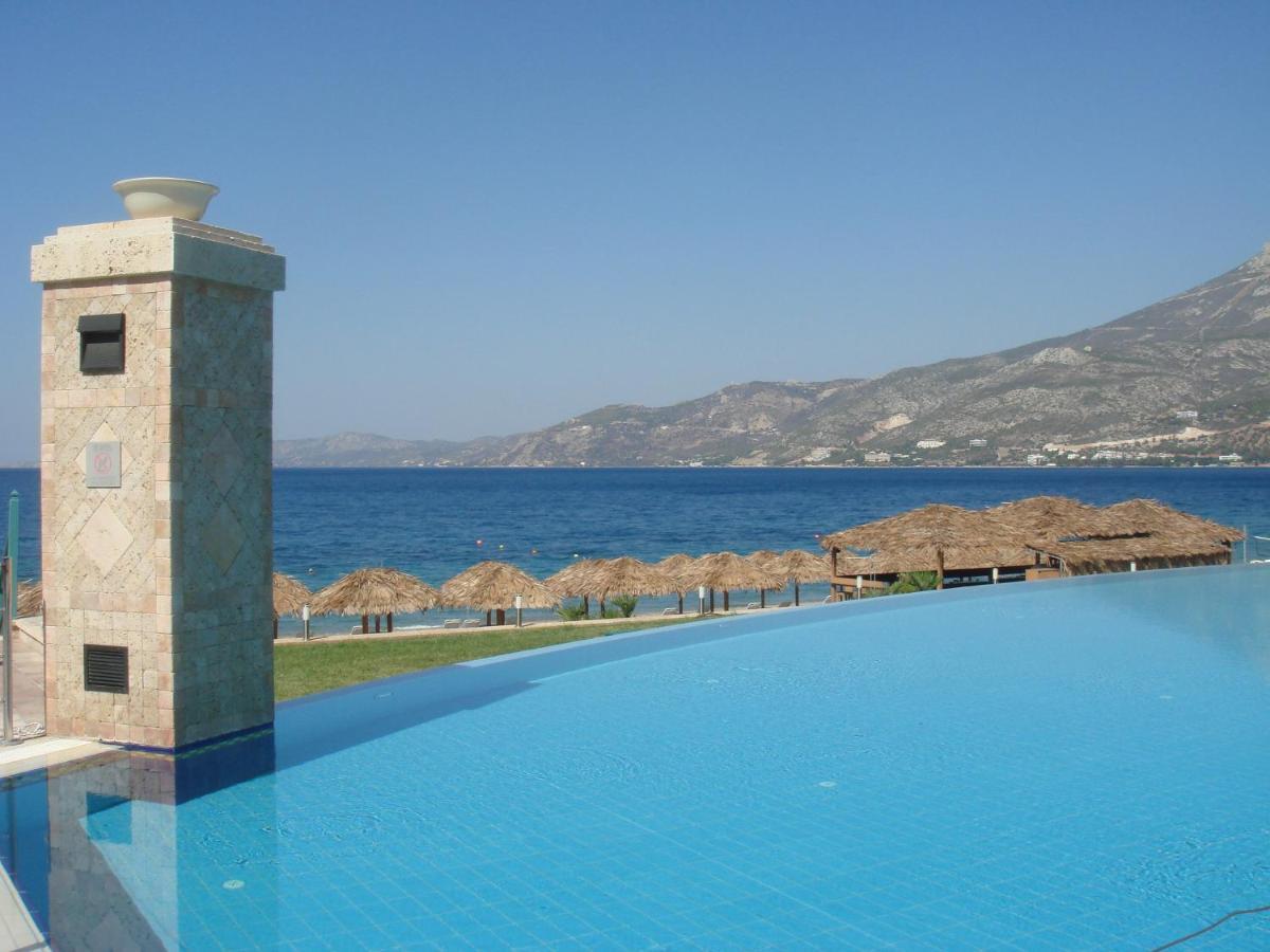 Club Hotel Casino Loutraki Εξωτερικό φωτογραφία Infinity pool in Crete, Greece